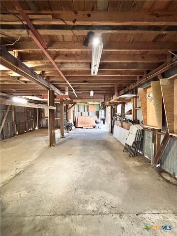 307 N 12th, Port O'connor, TX 77982