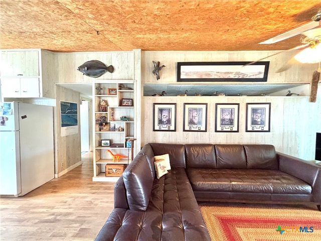 307 N 12th, Port O'connor, TX 77982