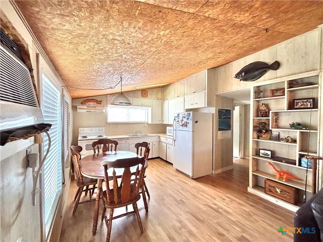 307 N 12th, Port O'connor, TX 77982