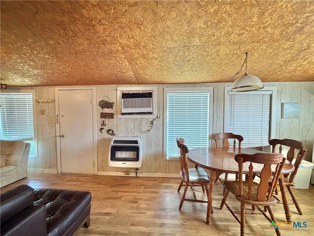 307 N 12th, Port O'connor, TX 77982