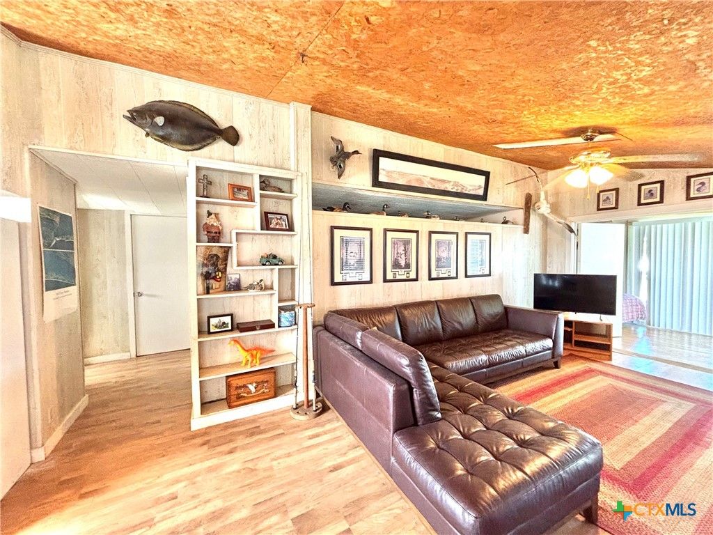 307 N 12th, Port O'connor, TX 77982