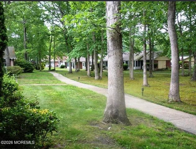 37D Cambridge Court, Lakewood, NJ 08701