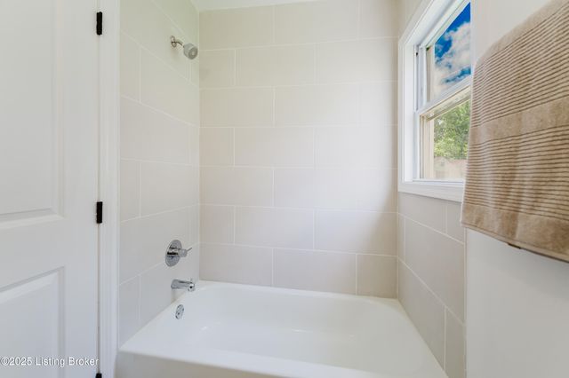 4024 Parthenia Ave, Louisville, KY 40215