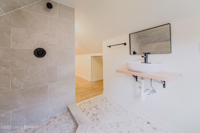 4024 Parthenia Ave, Louisville, KY 40215