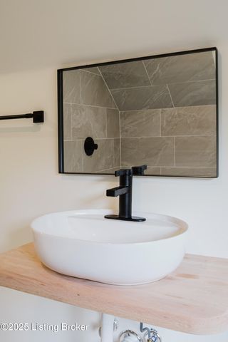 4024 Parthenia Ave, Louisville, KY 40215