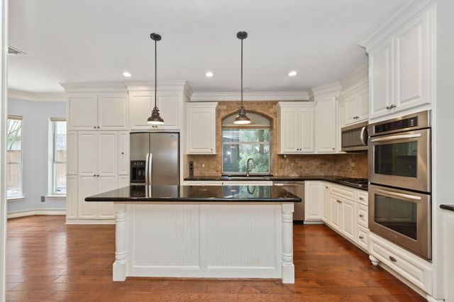 23 Vista Mill Place, The Woodlands, TX 77382