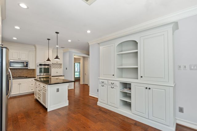 23 Vista Mill Place, The Woodlands, TX 77382