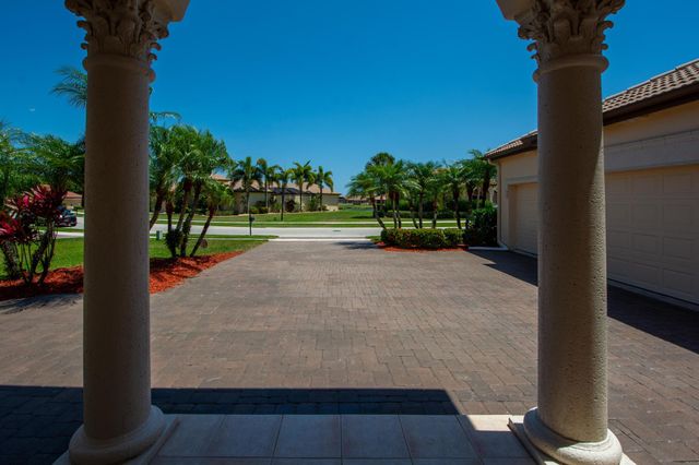 862 SW Grand Reserves Boulevard, Port St Lucie, FL 34986