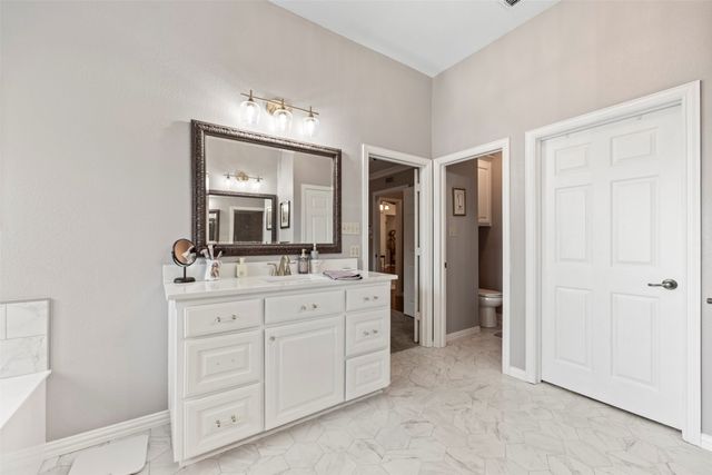 3900 Creekside Court, Burleson, TX 76028