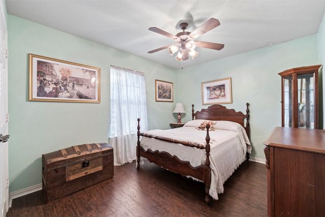 3900 Creekside Court, Burleson, TX 76028