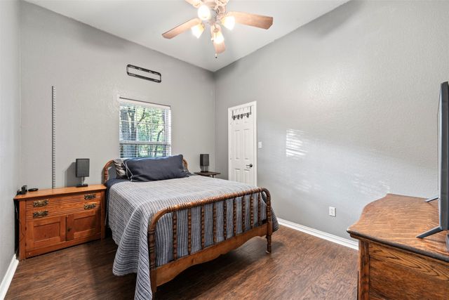 3900 Creekside Court, Burleson, TX 76028