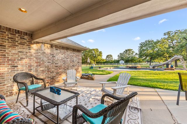 3900 Creekside Court, Burleson, TX 76028