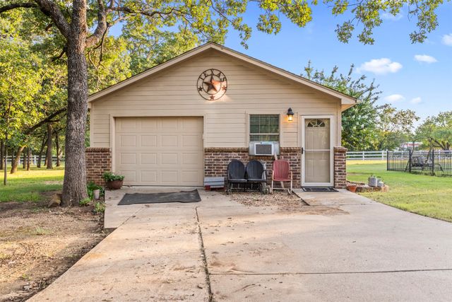 3900 Creekside Court, Burleson, TX 76028