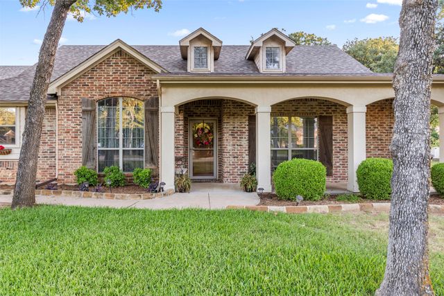 3900 Creekside Court, Burleson, TX 76028