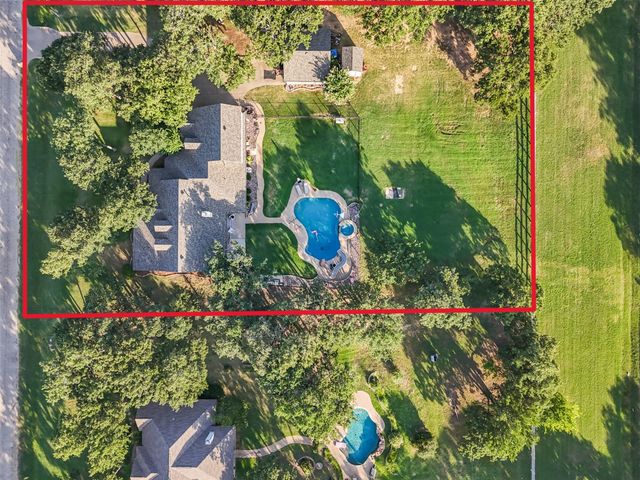 3900 Creekside Court, Burleson, TX 76028