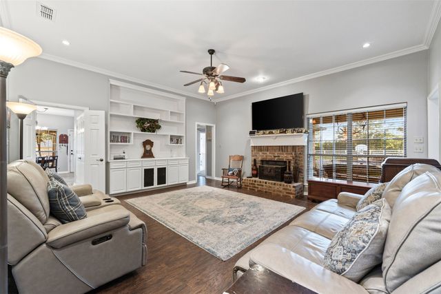 3900 Creekside Court, Burleson, TX 76028