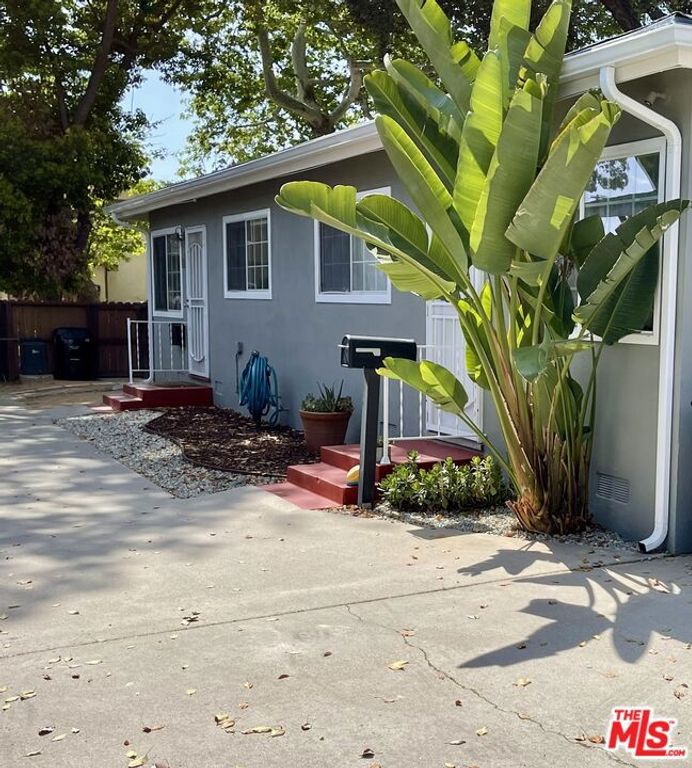 Image 11 of property listing at 3327 Atwater Avenue, Los Angeles, CA 90039