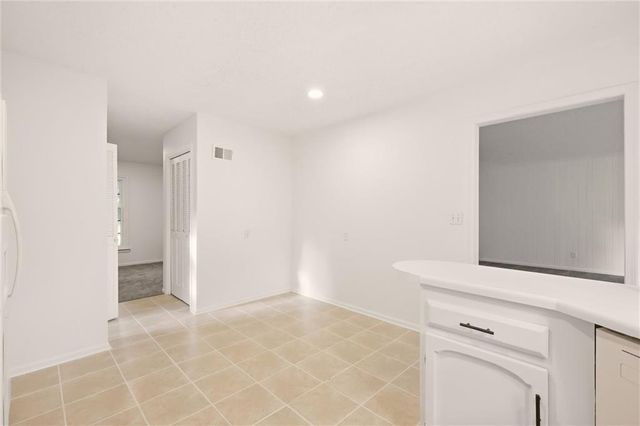 10106 NW Mirror Lake Drive, Kansas City, MO 64152