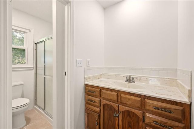 10106 NW Mirror Lake Drive, Kansas City, MO 64152