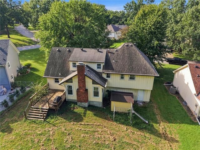 10106 NW Mirror Lake Drive, Kansas City, MO 64152