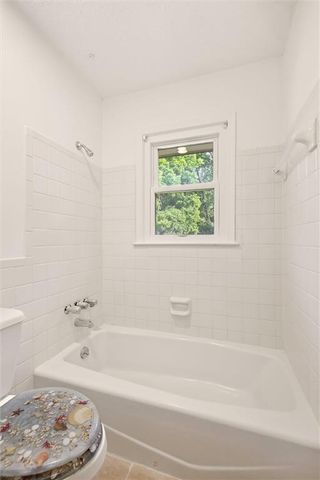 10106 NW Mirror Lake Drive, Kansas City, MO 64152