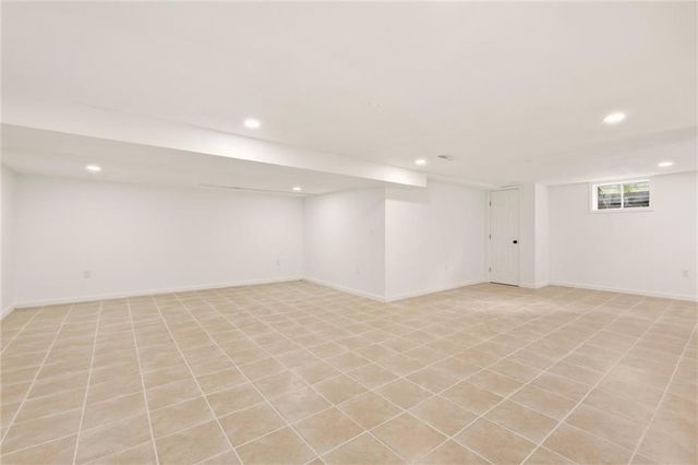 10106 NW Mirror Lake Drive, Kansas City, MO 64152