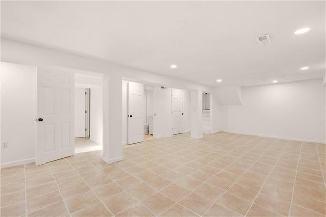 10106 NW Mirror Lake Drive, Kansas City, MO 64152