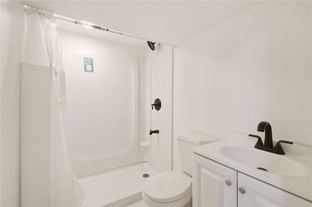 10106 NW Mirror Lake Drive, Kansas City, MO 64152