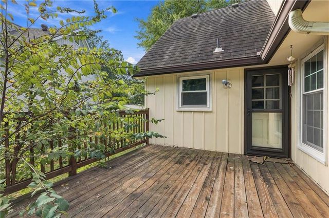 10106 NW Mirror Lake Drive, Kansas City, MO 64152