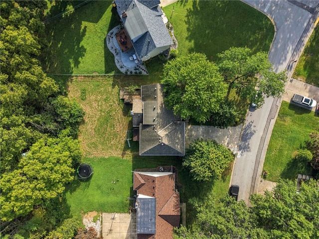 10106 NW Mirror Lake Drive, Kansas City, MO 64152