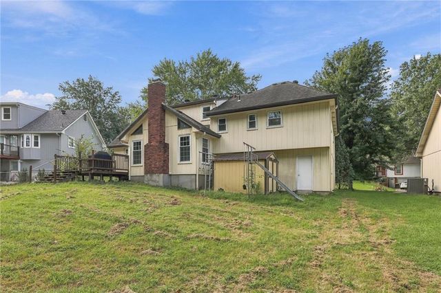 10106 NW Mirror Lake Drive, Kansas City, MO 64152