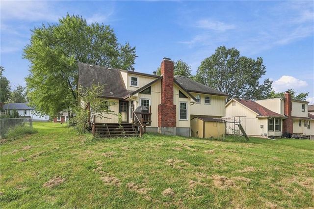 10106 NW Mirror Lake Drive, Kansas City, MO 64152
