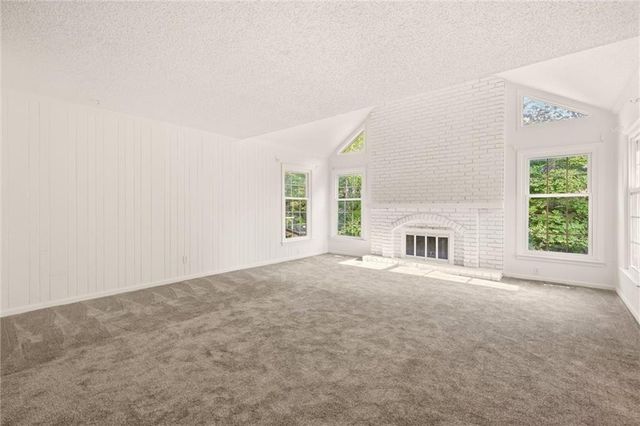 10106 NW Mirror Lake Drive, Kansas City, MO 64152