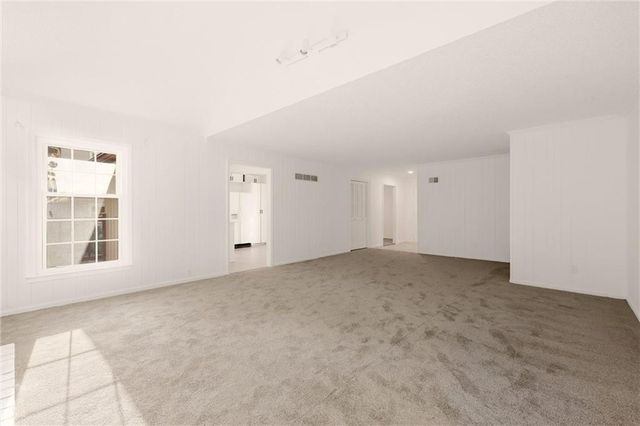 10106 NW Mirror Lake Drive, Kansas City, MO 64152