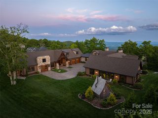 93 N Snow Ridge Drive, Hendersonville, NC 28792