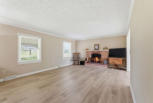 932 Hill Road, Paris, KY 40361