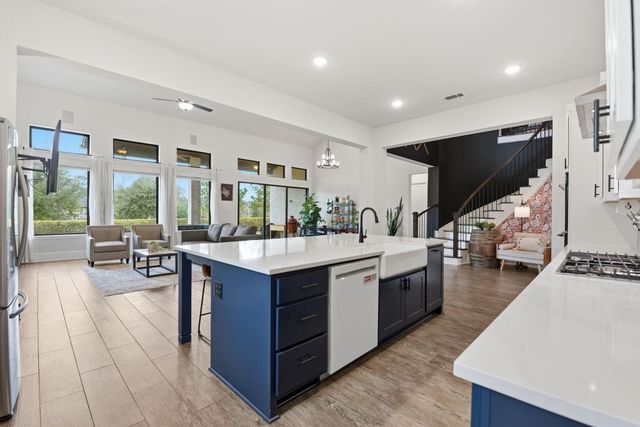 10102 S Goshawk Trail, Conroe, TX 77385