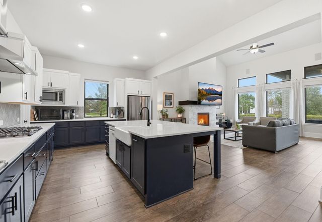 10102 S Goshawk Trail, Conroe, TX 77385