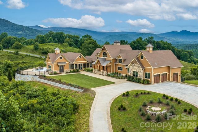 946 Ridge Road, Green Mountain, NC 28740