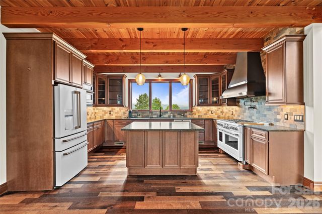 946 Ridge Road, Green Mountain, NC 28740