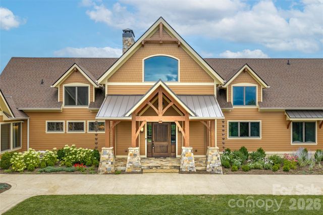 946 Ridge Road, Green Mountain, NC 28740