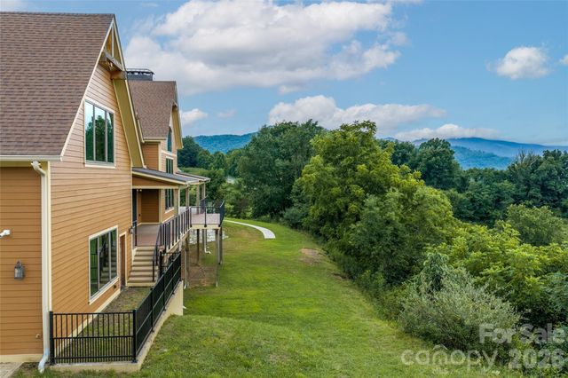 946 Ridge Road, Green Mountain, NC 28740