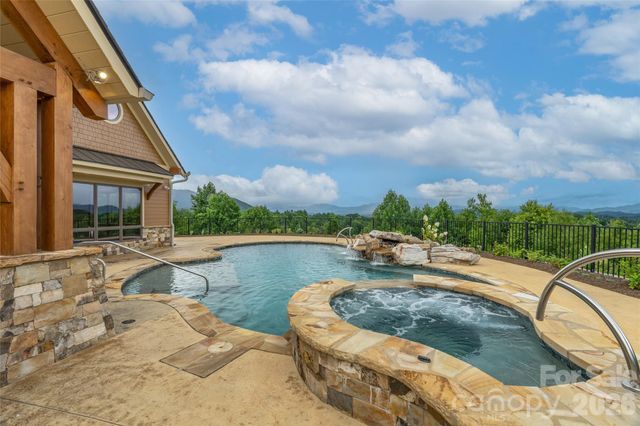 946 Ridge Road, Green Mountain, NC 28740
