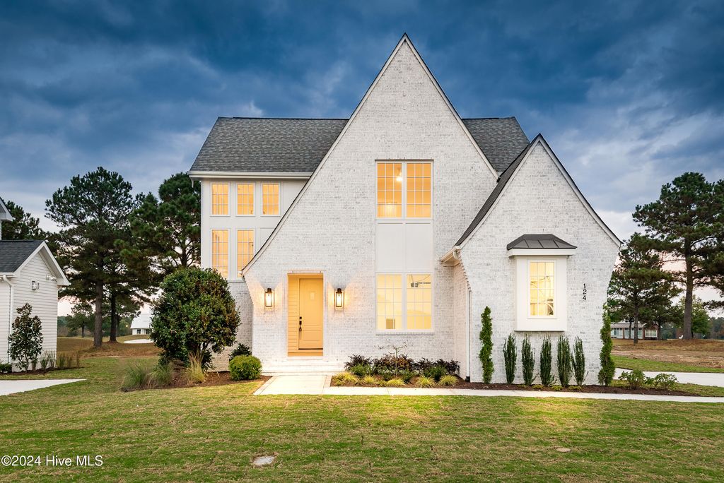 Image 1 of property listing at 124 Pine Tree Point, Snow Hill, NC 28580