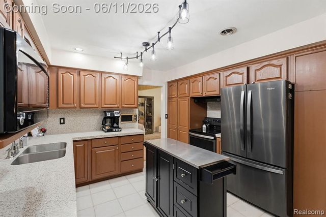 36521 Gloucester Drive, Clinton Township, MI 48035