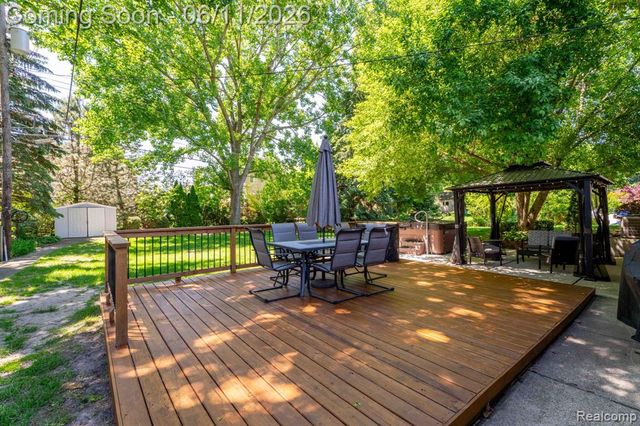 36521 Gloucester Drive, Clinton Township, MI 48035