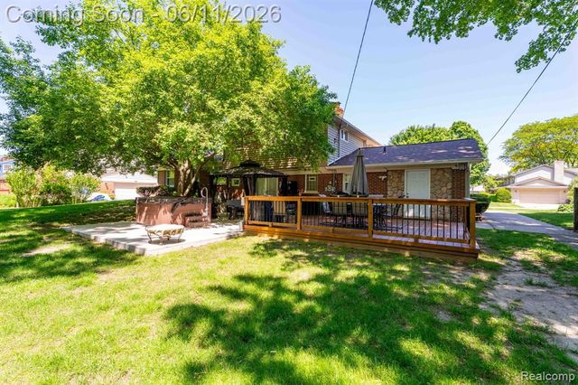 36521 Gloucester Drive, Clinton Township, MI 48035