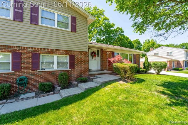36521 Gloucester Drive, Clinton Township, MI 48035