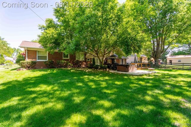 36521 Gloucester Drive, Clinton Township, MI 48035