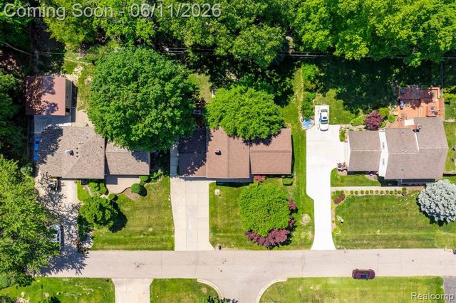 36521 Gloucester Drive, Clinton Township, MI 48035